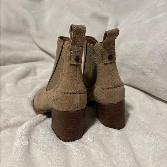 Uggs Faye Booties - Picture 8 of 8